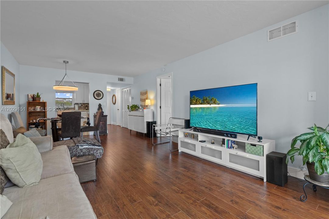 For Sale: $88,500 (1 beds, 1 baths, 750 Square Feet)