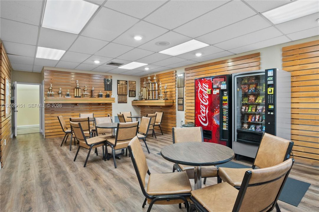 For Sale: $88,500 (1 beds, 1 baths, 750 Square Feet)