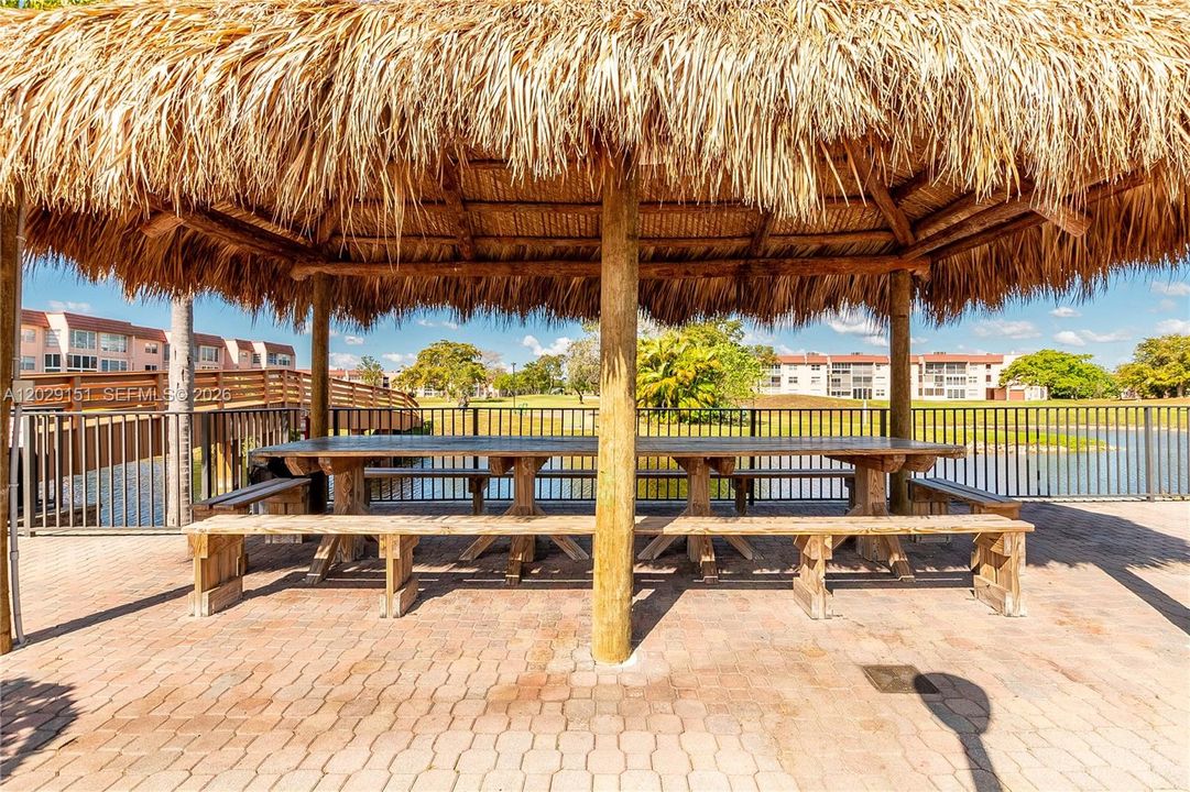 For Sale: $88,500 (1 beds, 1 baths, 750 Square Feet)