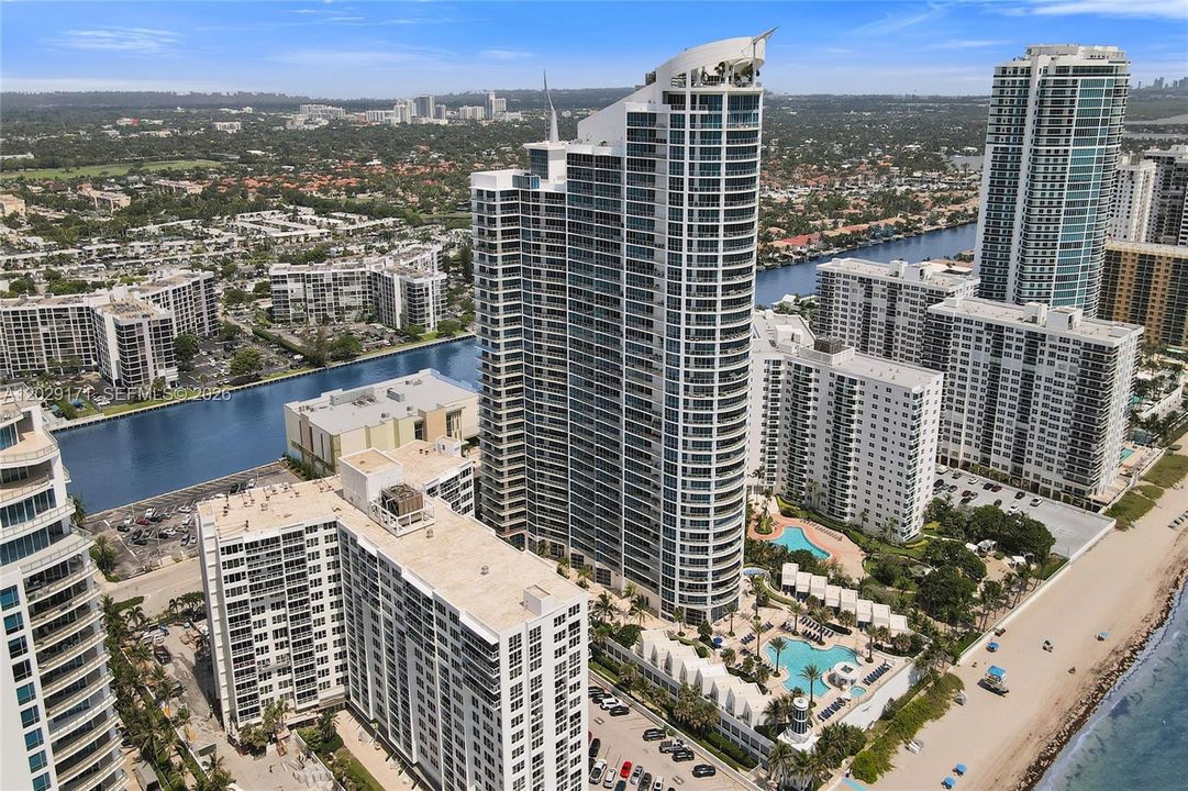 На продажу: $3,250,000 (3 спален, 3 ванн, 3091 Квадратных фут)