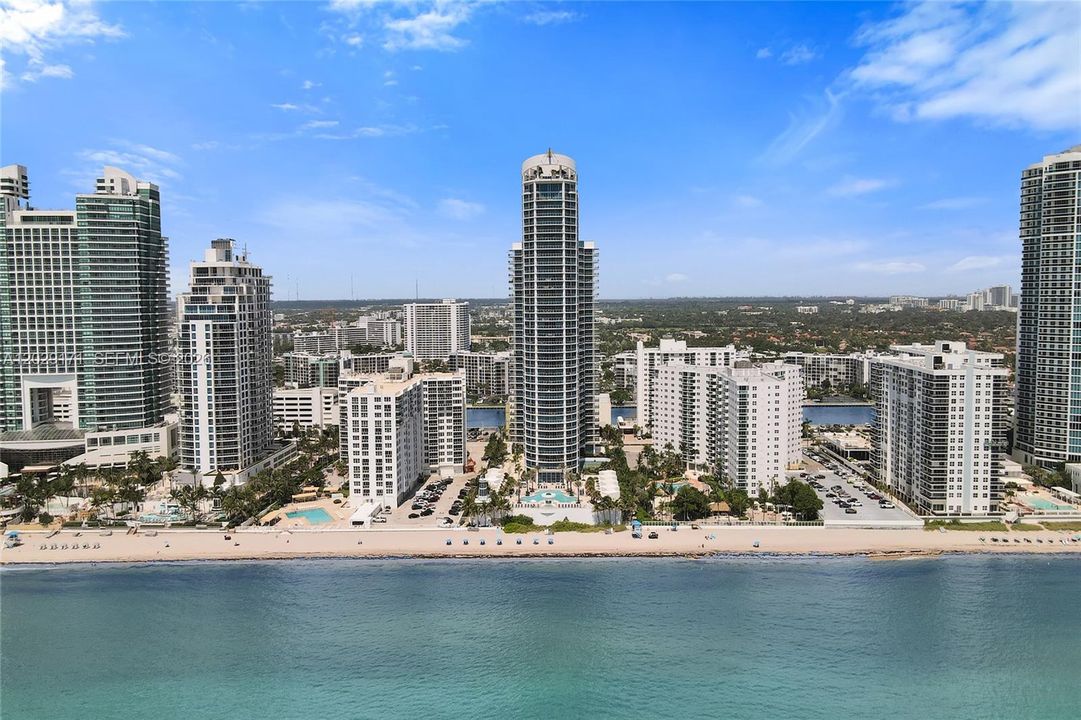 На продажу: $3,250,000 (3 спален, 3 ванн, 3091 Квадратных фут)