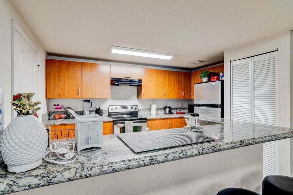 130 SW Peacock Blvd 6