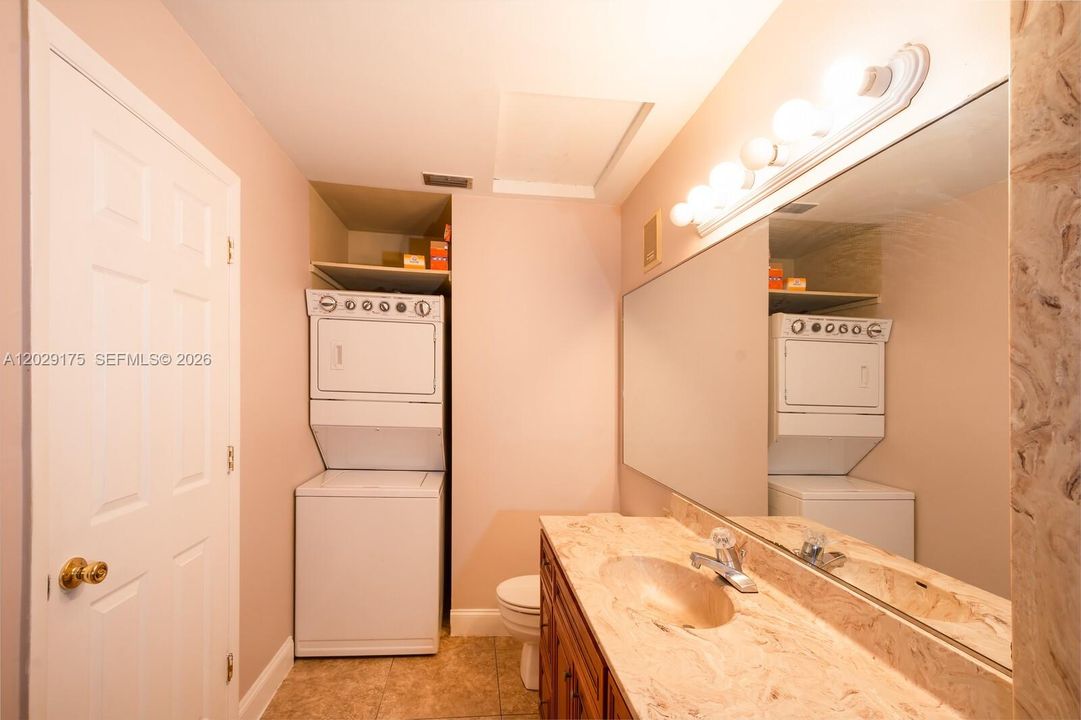 В аренду: $1,800 (2 спален, 2 ванн, 864 Квадратных фут)