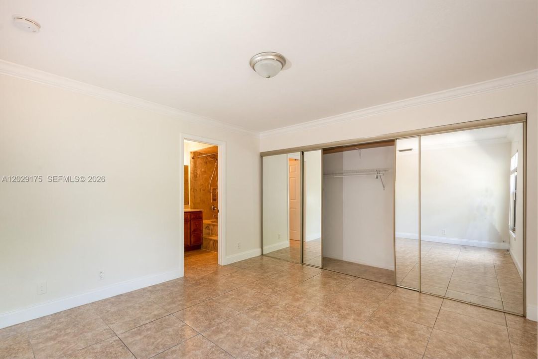 В аренду: $1,800 (2 спален, 2 ванн, 864 Квадратных фут)