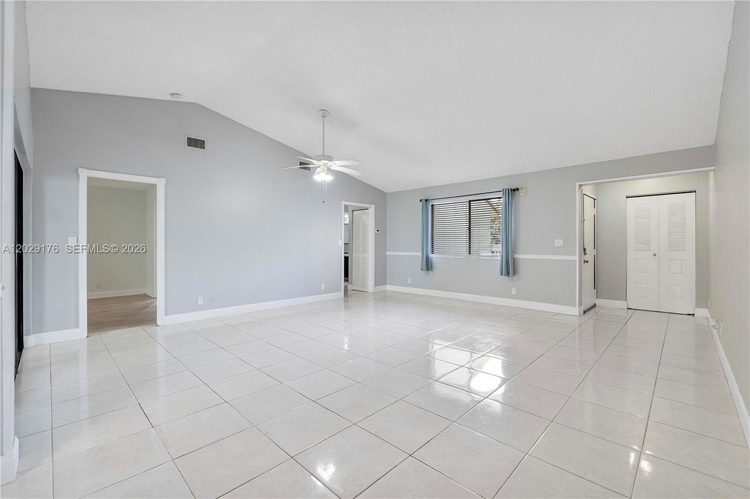 En Venta: $265,000 (2 camas, 2 baños, 1232 Pies cuadrados)