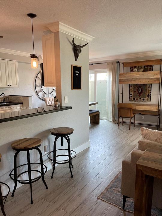 For Rent: $2,750 (2 beds, 1 baths, 1034 Square Feet)