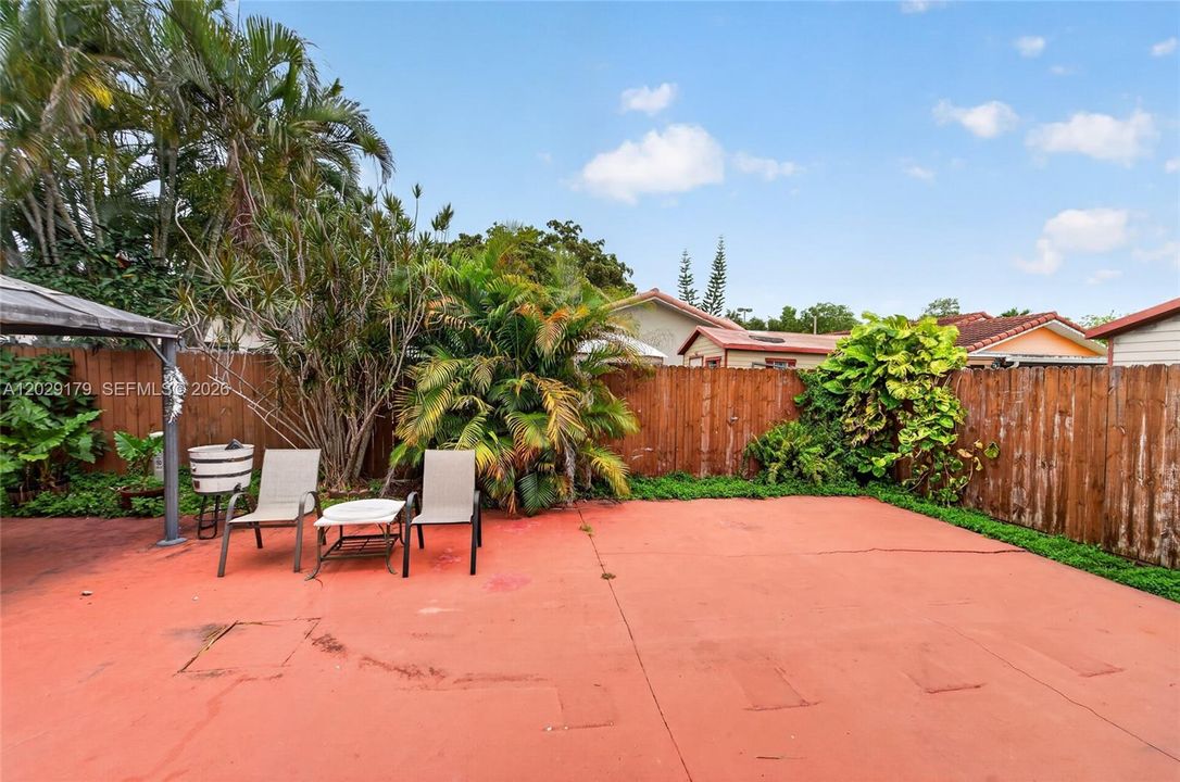 For Rent: $3,200 (3 beds, 2 baths, 1547 Square Feet)