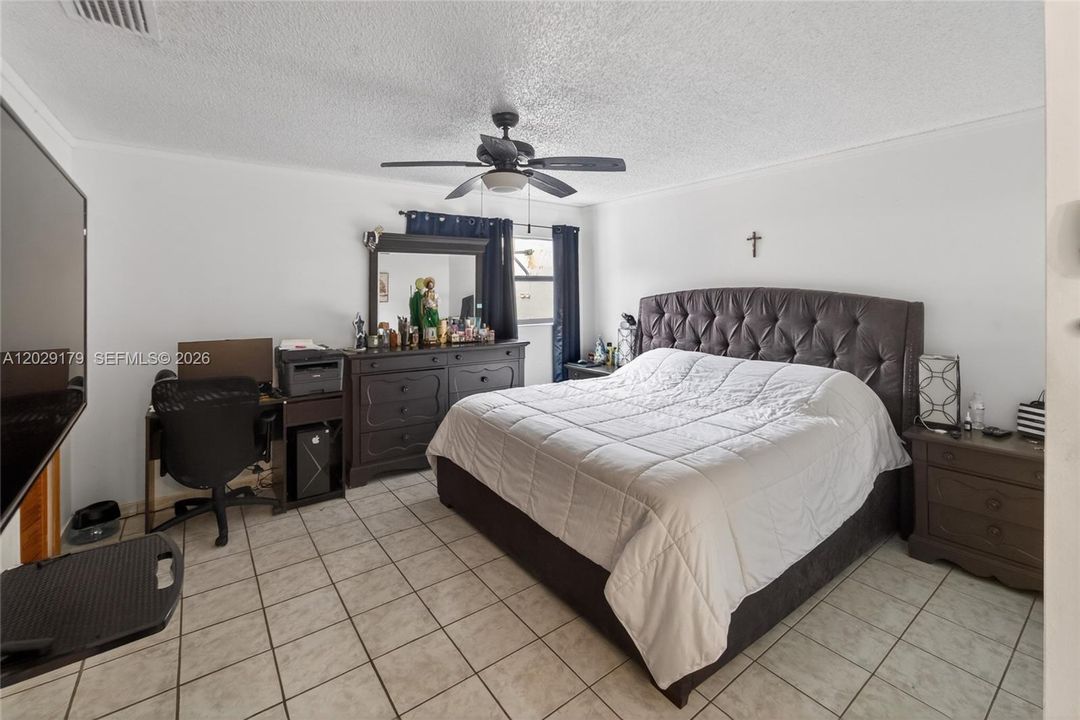 For Rent: $3,200 (3 beds, 2 baths, 1547 Square Feet)