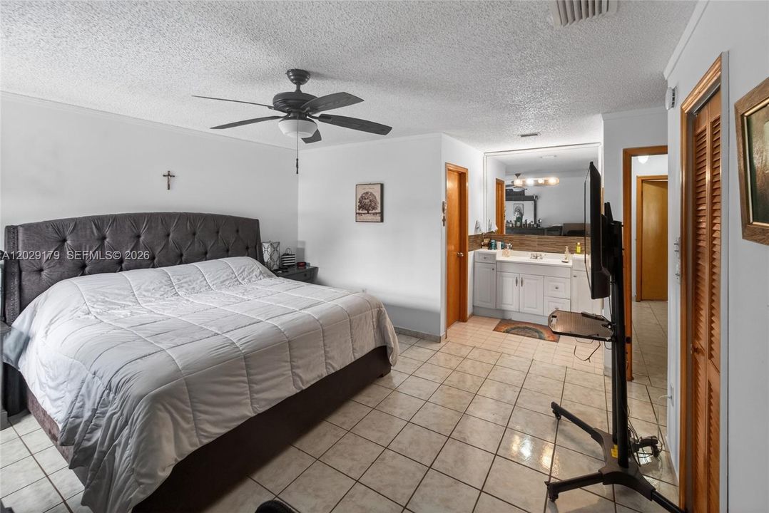 For Rent: $3,200 (3 beds, 2 baths, 1547 Square Feet)