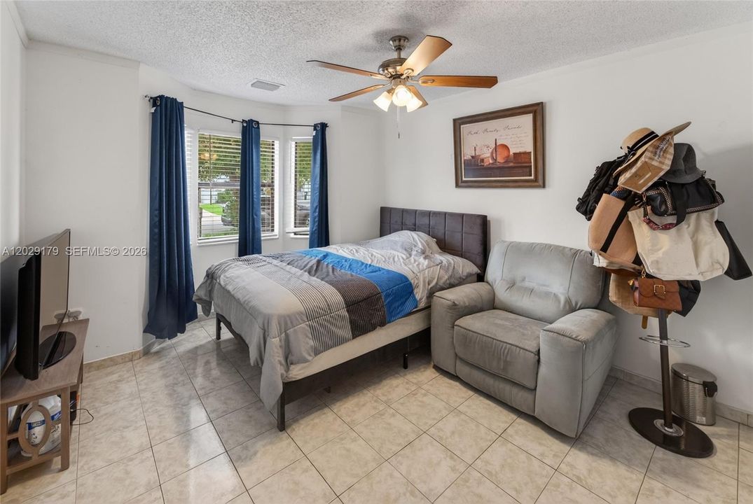 For Rent: $3,200 (3 beds, 2 baths, 1547 Square Feet)