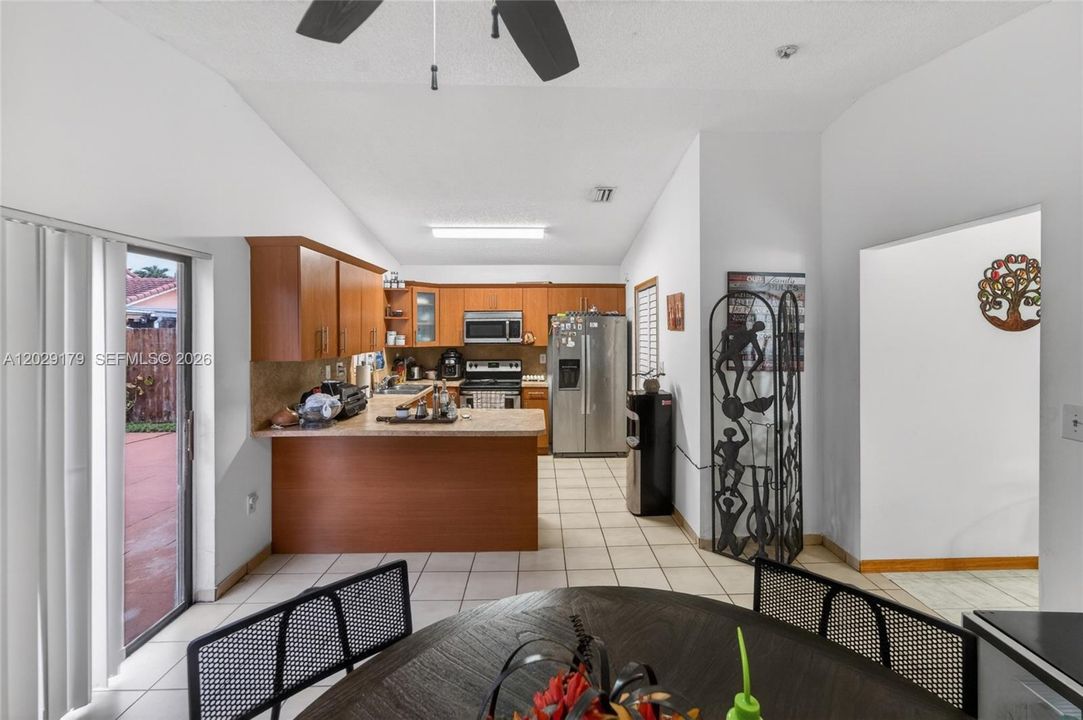 For Rent: $3,200 (3 beds, 2 baths, 1547 Square Feet)
