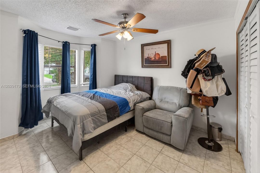 For Rent: $3,200 (3 beds, 2 baths, 1547 Square Feet)