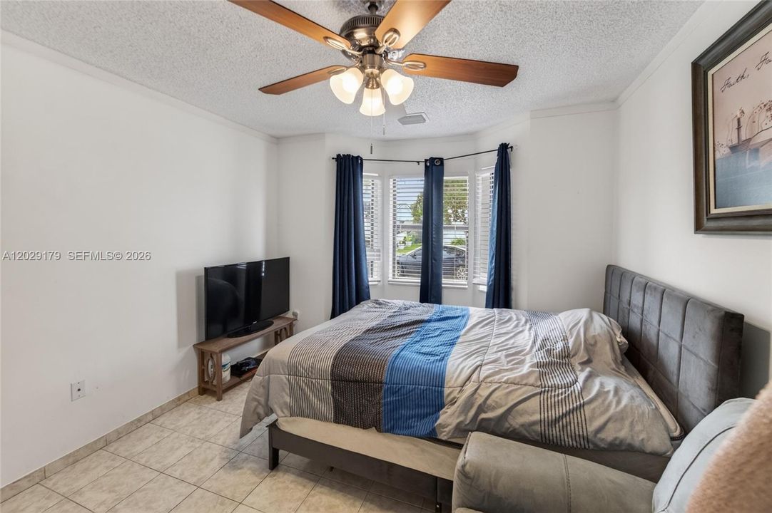 For Rent: $3,200 (3 beds, 2 baths, 1547 Square Feet)