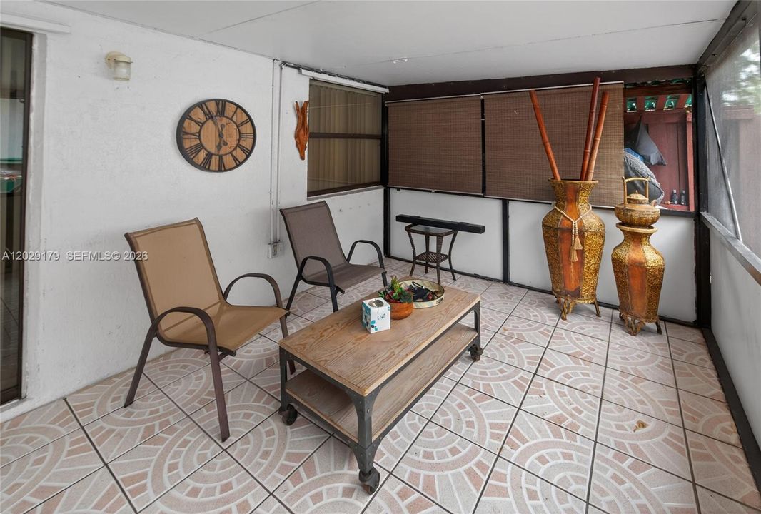 For Rent: $3,200 (3 beds, 2 baths, 1547 Square Feet)