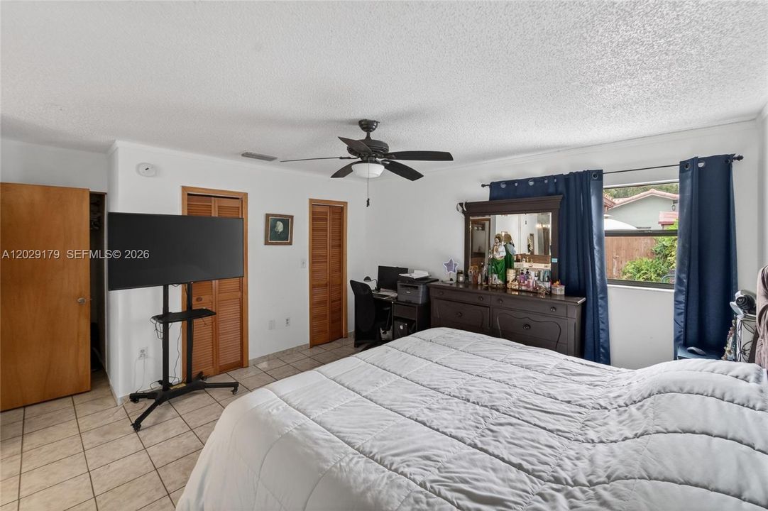 For Rent: $3,200 (3 beds, 2 baths, 1547 Square Feet)