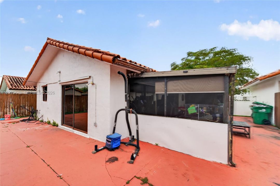 For Rent: $3,200 (3 beds, 2 baths, 1547 Square Feet)