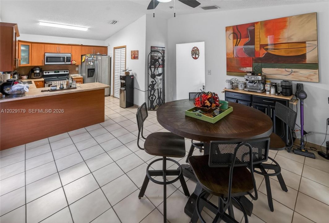 For Rent: $3,200 (3 beds, 2 baths, 1547 Square Feet)