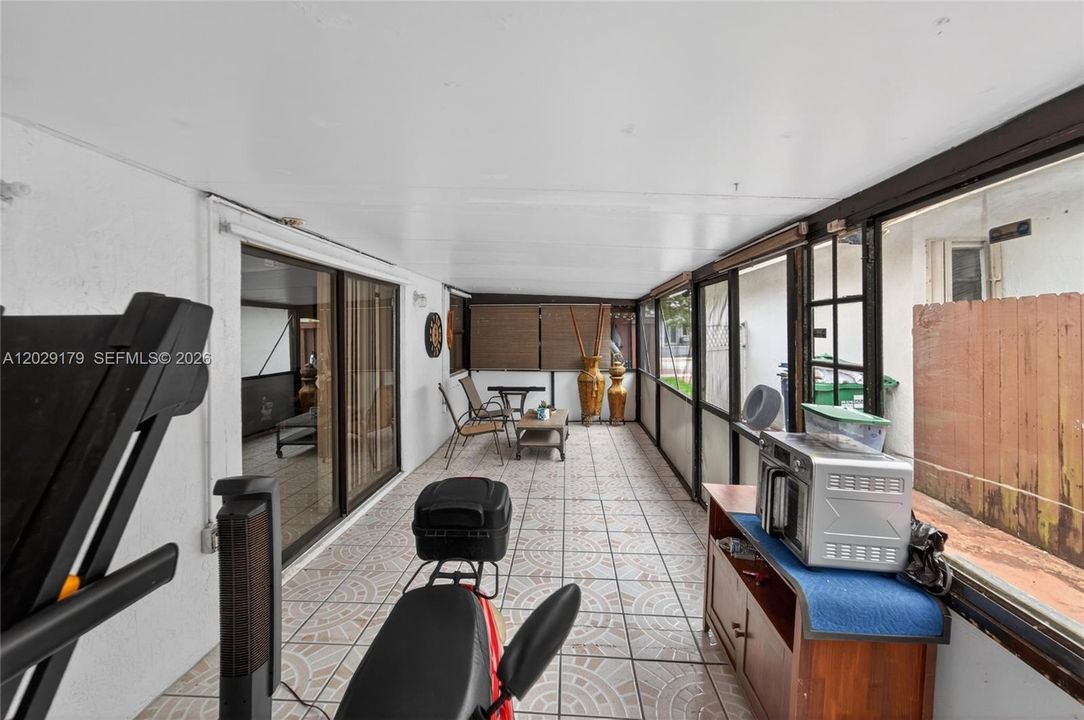 For Rent: $3,200 (3 beds, 2 baths, 1547 Square Feet)