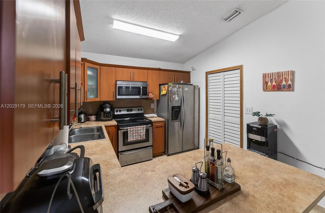 For Rent: $3,200 (3 beds, 2 baths, 1547 Square Feet)