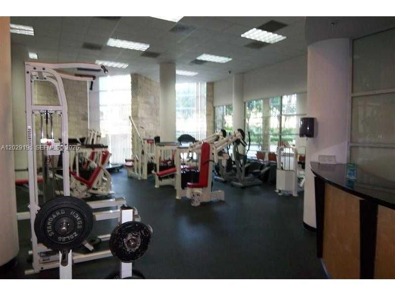 For Rent: $3,100 (1 beds, 1 baths, 910 Square Feet)