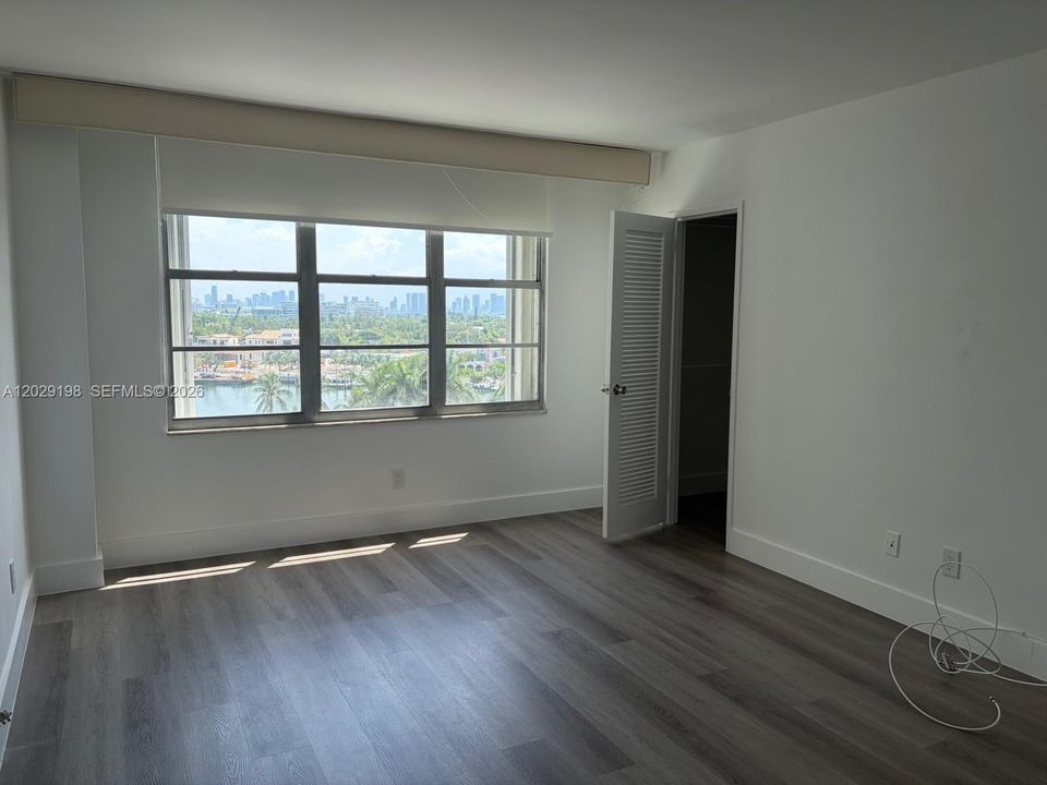 For Rent: $2,900 (1 beds, 1 baths, 910 Square Feet)