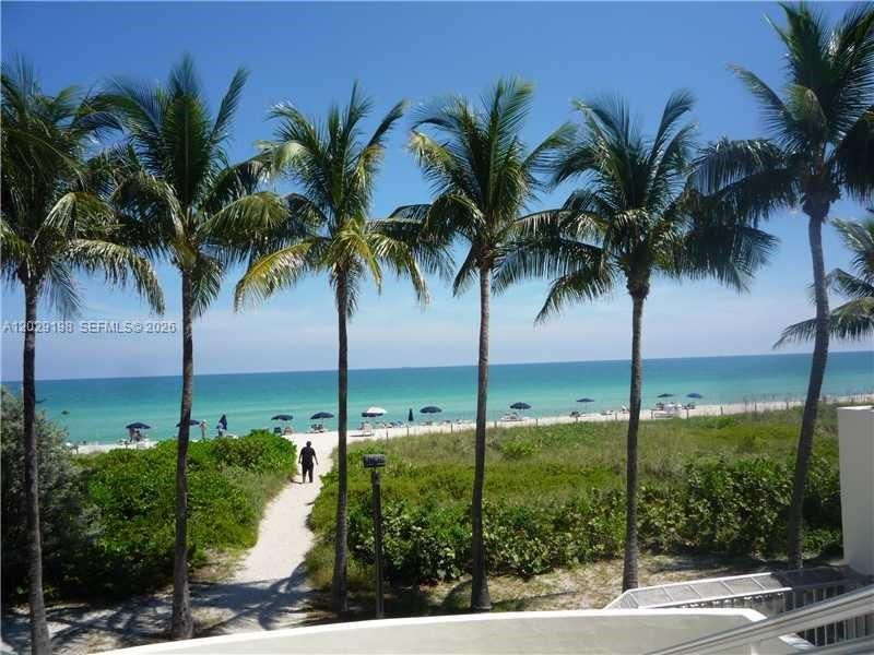 For Rent: $2,900 (1 beds, 1 baths, 910 Square Feet)