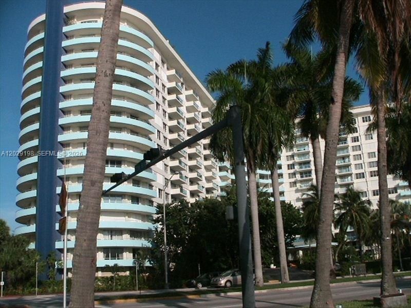 For Rent: $2,900 (1 beds, 1 baths, 910 Square Feet)