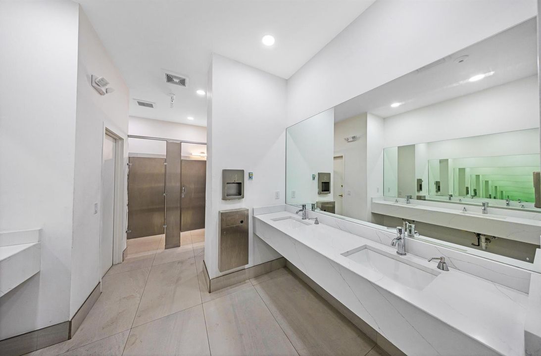 Club Bath 1