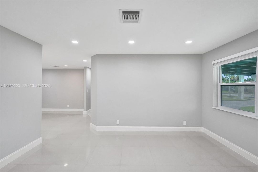 For Rent: $4,200 (4 beds, 2 baths, 1328 Square Feet)