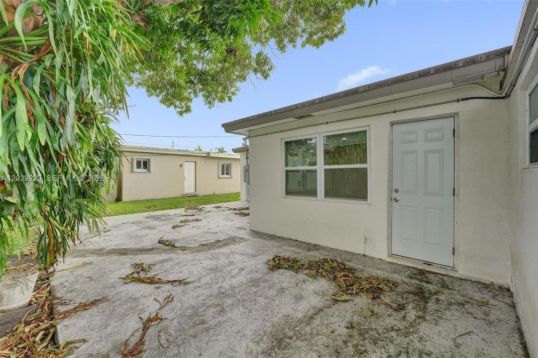 For Rent: $4,200 (4 beds, 2 baths, 1328 Square Feet)