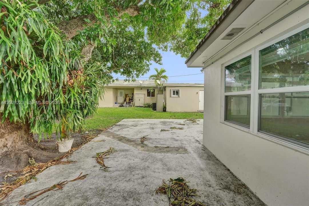 For Rent: $4,200 (4 beds, 2 baths, 1328 Square Feet)
