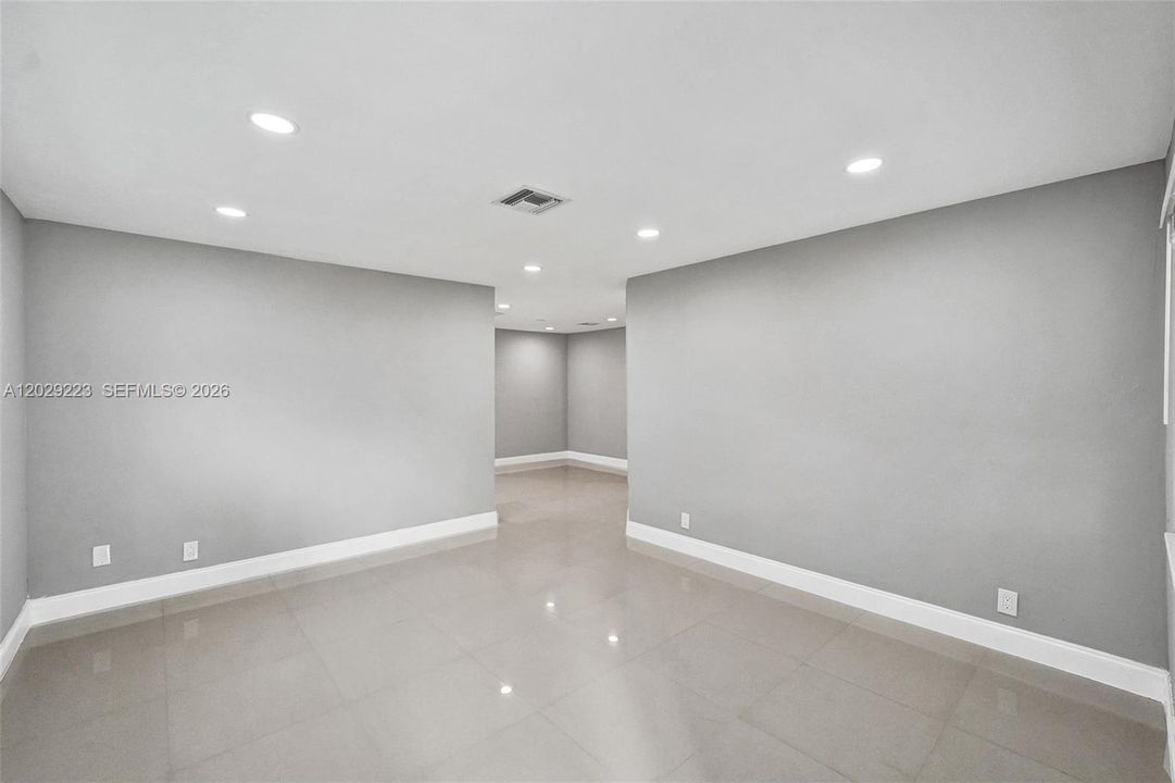 For Rent: $4,200 (4 beds, 2 baths, 1328 Square Feet)