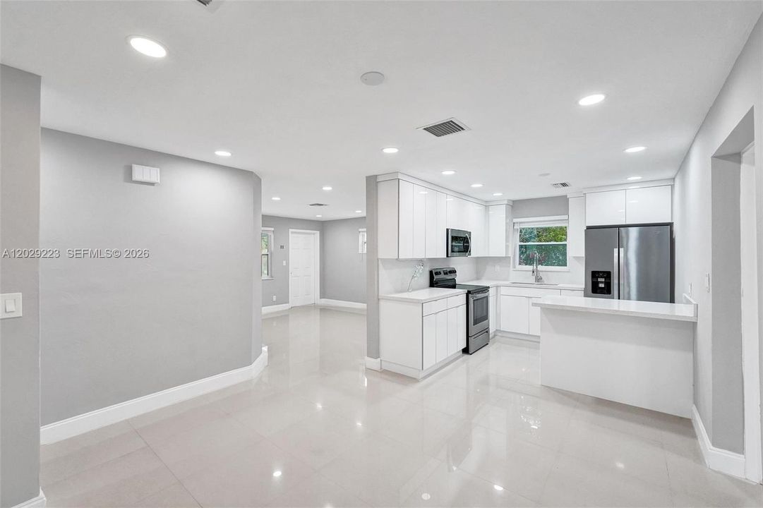 For Rent: $4,200 (4 beds, 2 baths, 1328 Square Feet)
