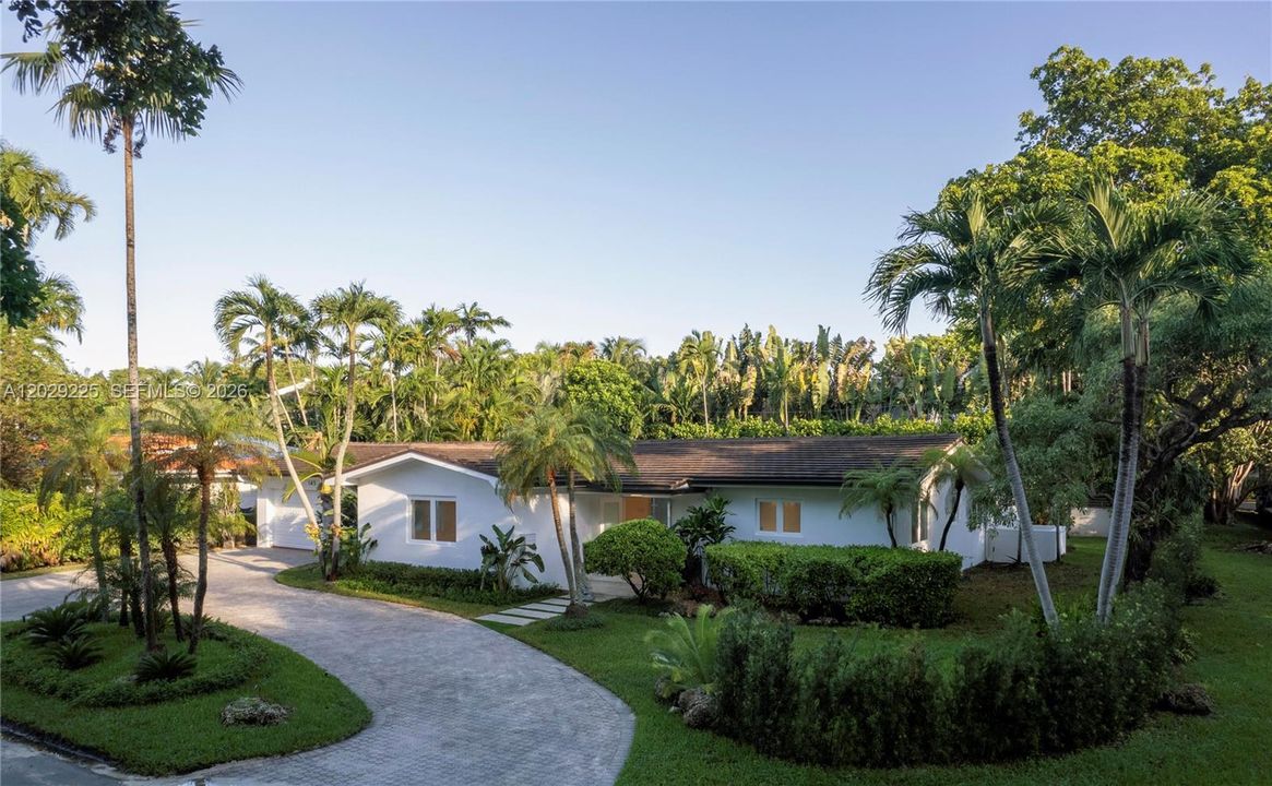 For Sale: $3,350,000 (4 beds, 3 baths, 2607 Square Feet)