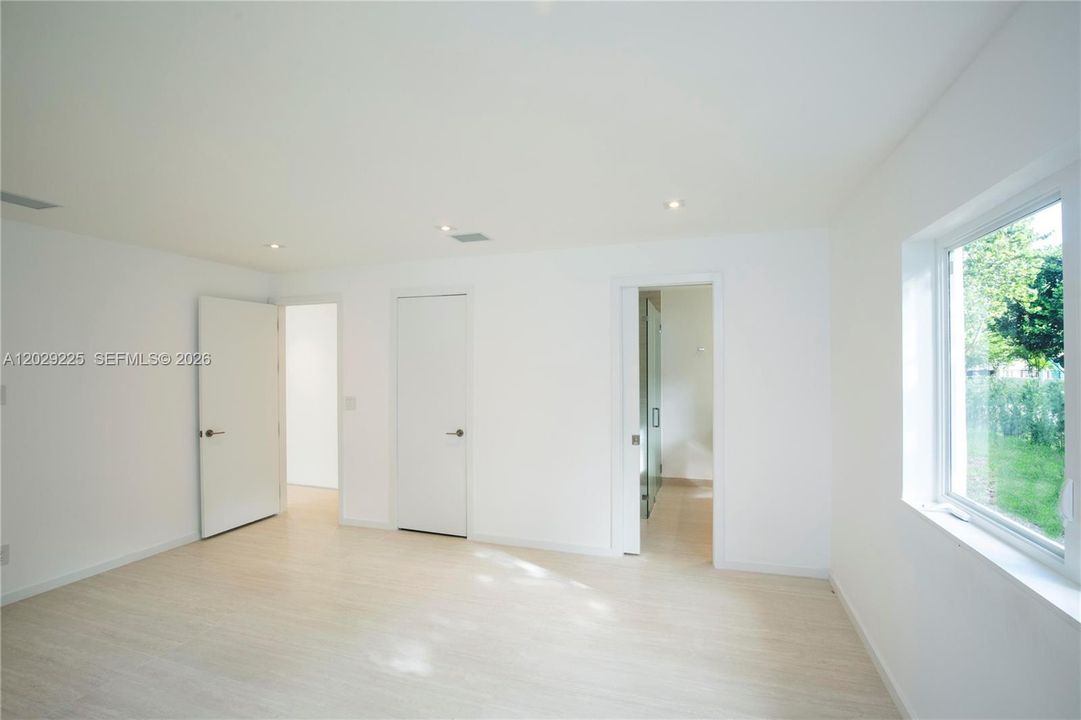 For Sale: $3,350,000 (4 beds, 3 baths, 2607 Square Feet)