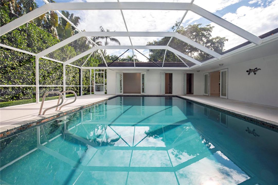 For Sale: $3,350,000 (4 beds, 3 baths, 2607 Square Feet)