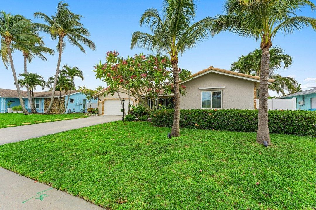 2527 SW 12th St