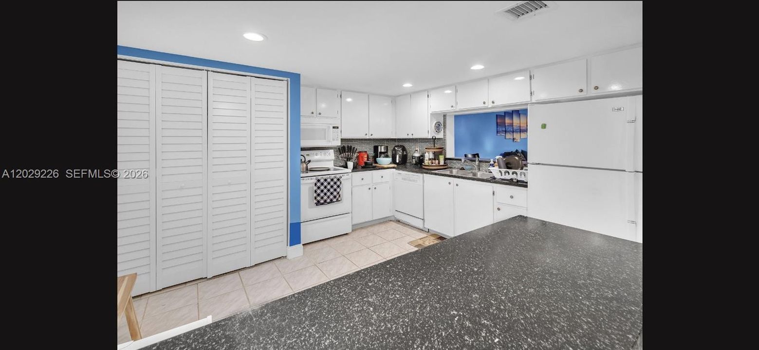 На продажу: $399,999 (3 спален, 2 ванн, 1580 Квадратных фут)