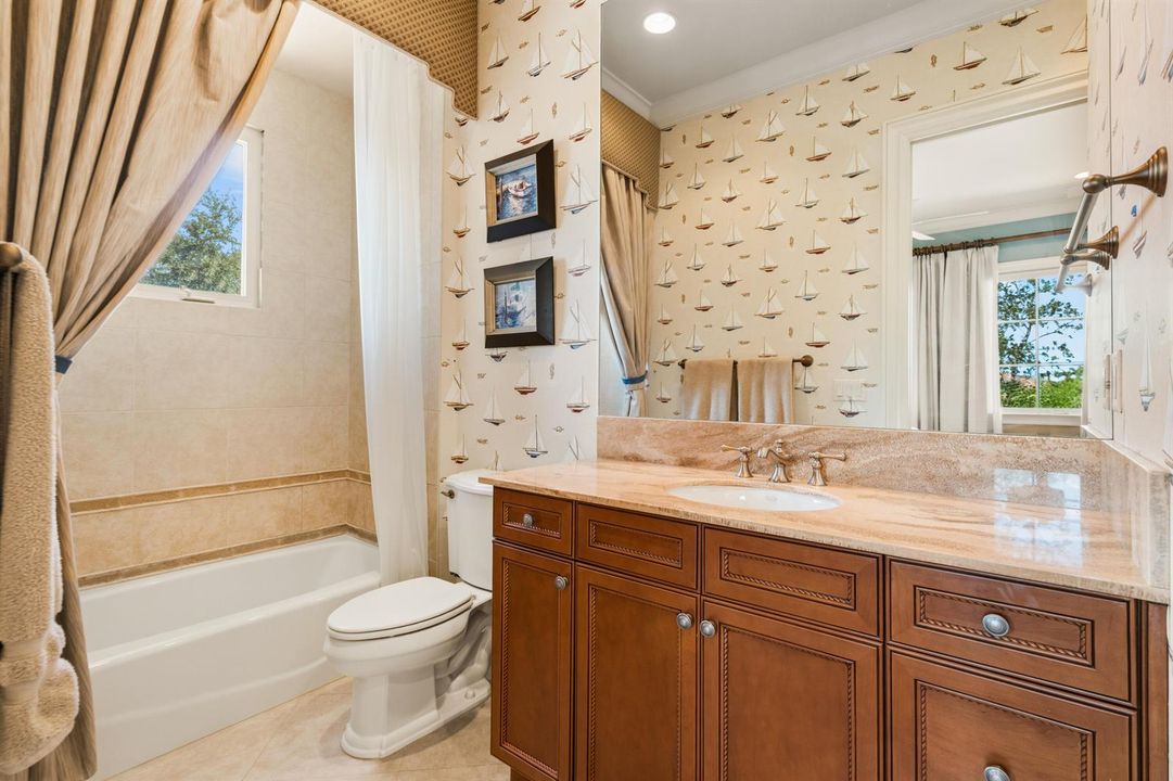 upstairs bath 2