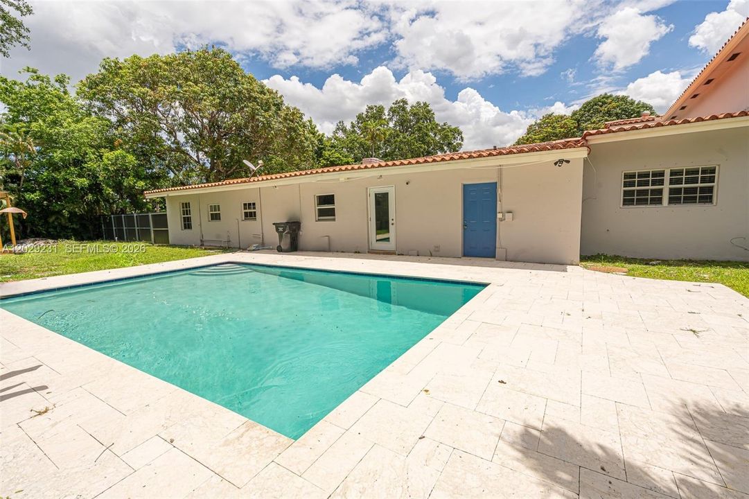 En Renta: $7,500 (6 camas, 4 baños, 3687 Pies cuadrados)