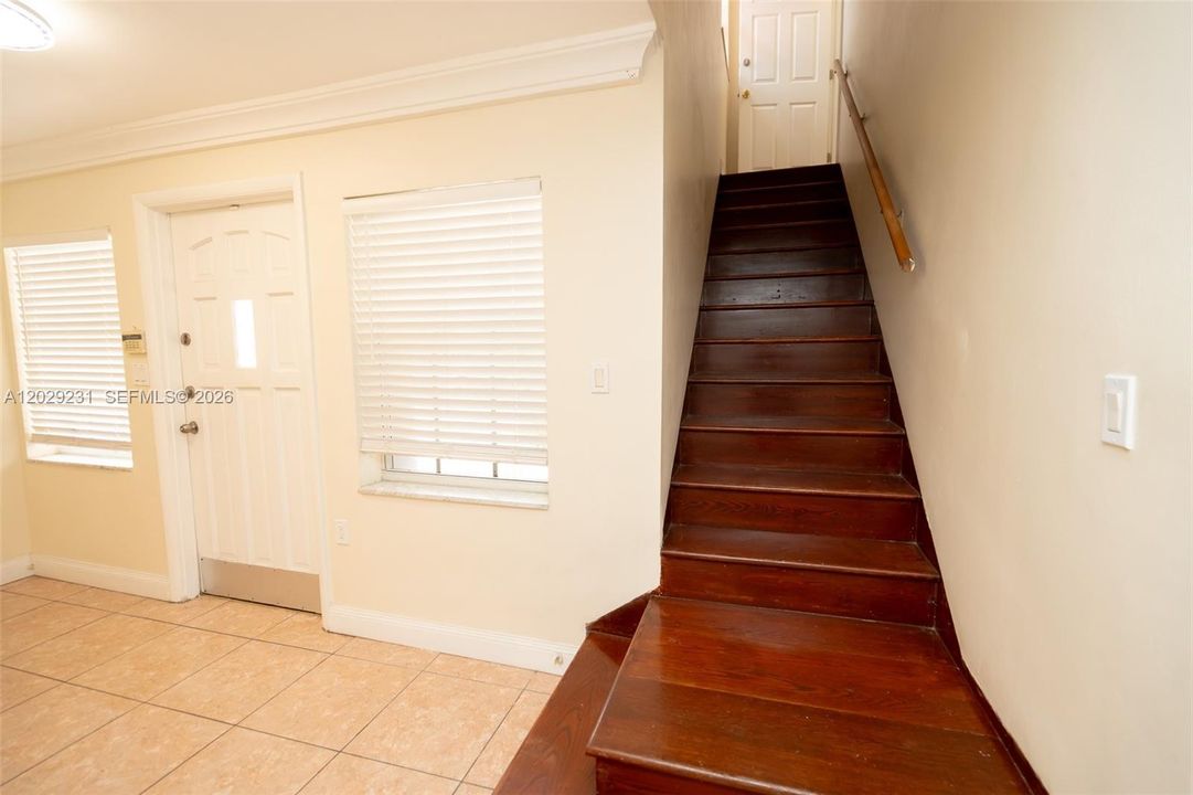 HEADING UP TO THE 2ND FLOOR