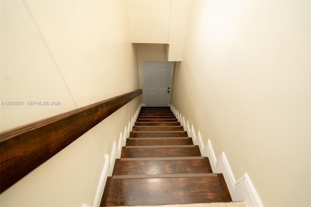 GOING DOWN FROM THE 2ND FLOOR TO OUTSIDE