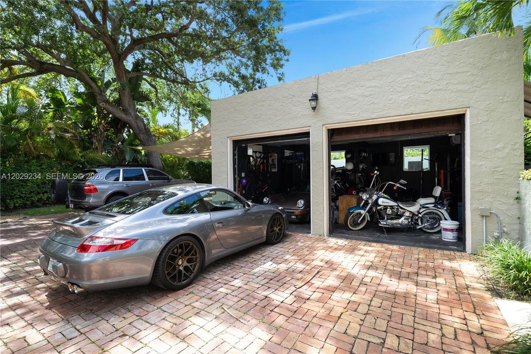 For Sale: $2,600,000 (3 beds, 3 baths, 2515 Square Feet)