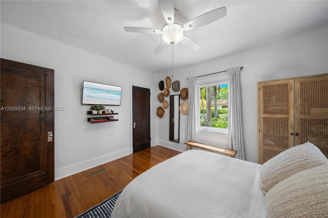 For Sale: $2,600,000 (3 beds, 3 baths, 2515 Square Feet)