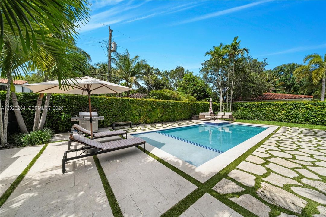 For Sale: $2,600,000 (3 beds, 3 baths, 2515 Square Feet)