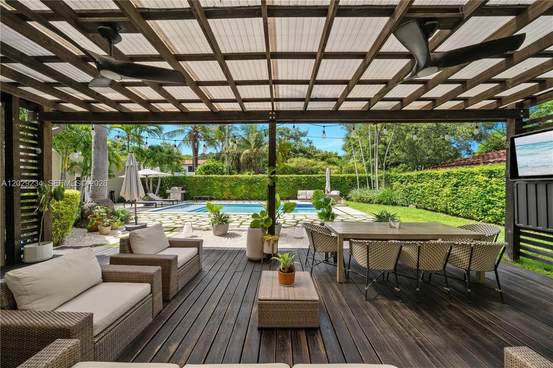 For Sale: $2,600,000 (3 beds, 3 baths, 2515 Square Feet)