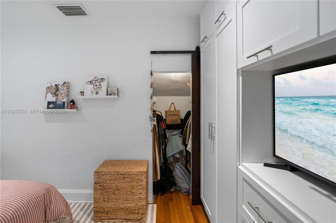 For Sale: $2,600,000 (3 beds, 3 baths, 2515 Square Feet)