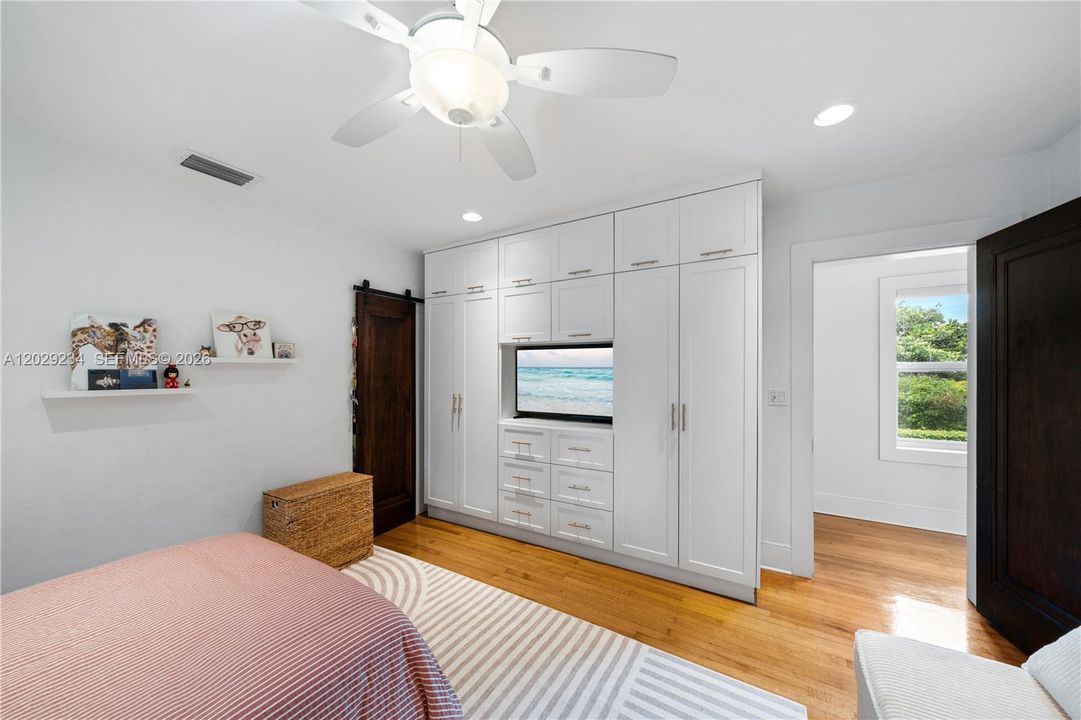 For Sale: $2,600,000 (3 beds, 3 baths, 2515 Square Feet)
