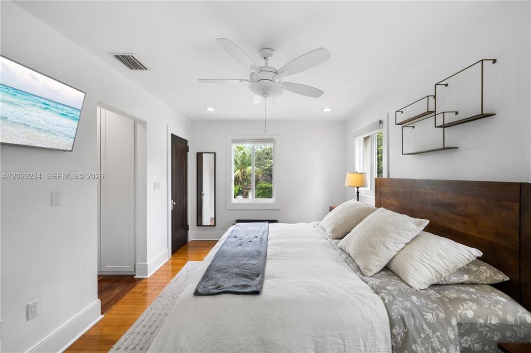 For Sale: $2,600,000 (3 beds, 3 baths, 2515 Square Feet)
