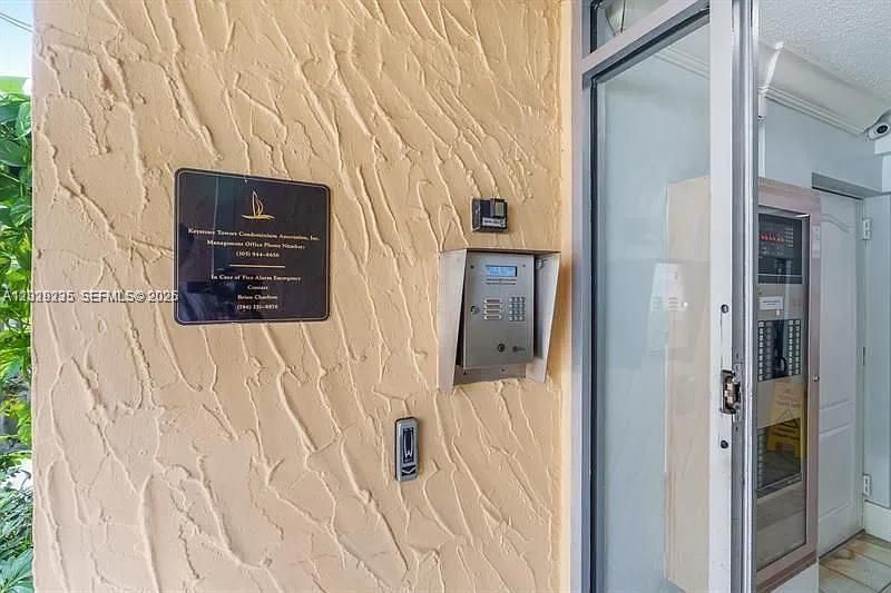 For Rent: $2,450 (2 beds, 2 baths, 963 Square Feet)